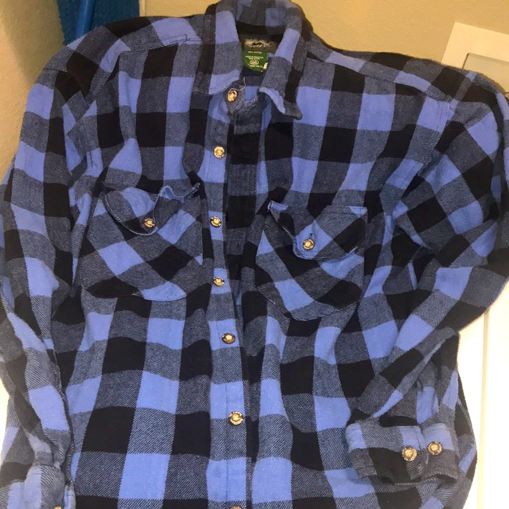 Super nice men’s flannel blue and black lumberjack style thick cozy material💙